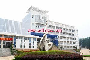 云南商务信息工程学校图片