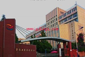 云南工艺美术学校大门图片