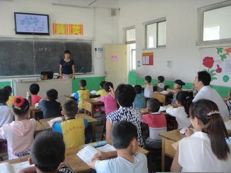 滕州市级索镇中心小学图片