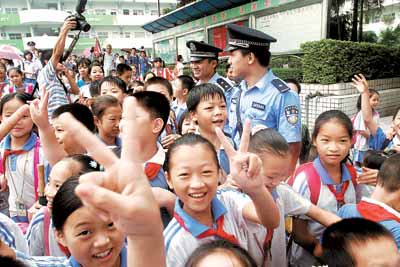 深圳坪山坑梓中心上学图片