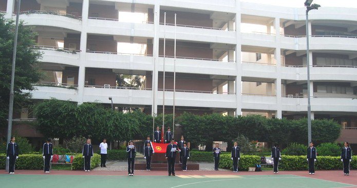 深圳南山中英文学校中学部图片