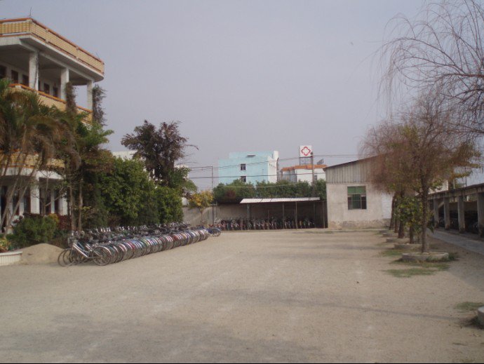 普宁市占陇中学图片