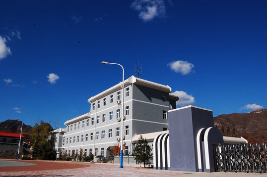 北京市潭柘寺中学图片