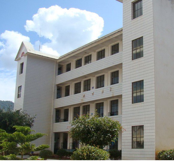 怀集县怀城镇城南初级中学图片