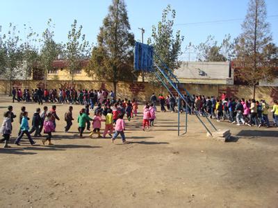 滕州市级索镇前王晁小学图片