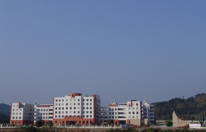 连山高级中学图片