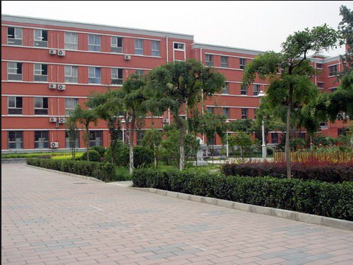 北京市三帆中学（师大二附初中部）图片