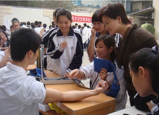 金平区东方中学图片