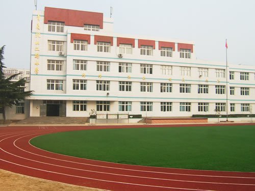 青岛市四方区北山二路小学图片