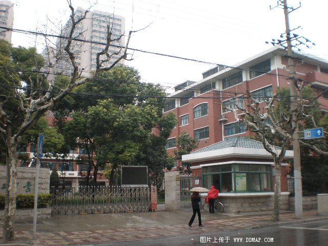 上海市番禺中学图片