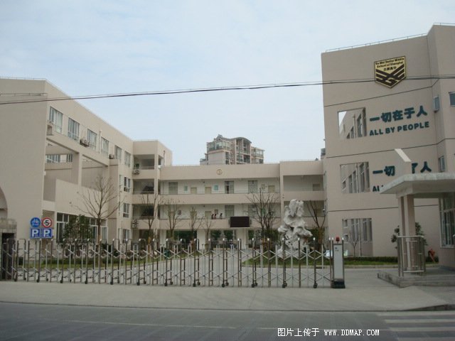 上海市古美高级中学图片