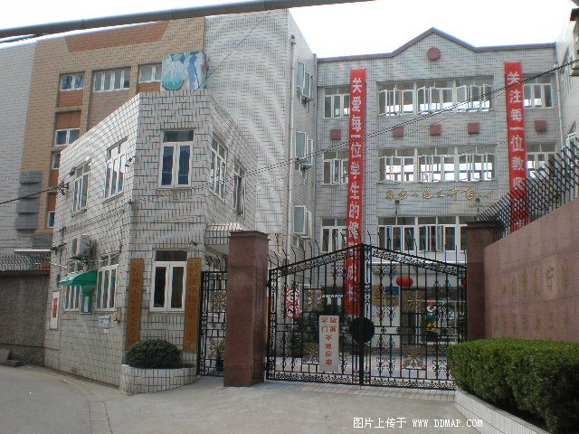 法华镇路第三小学