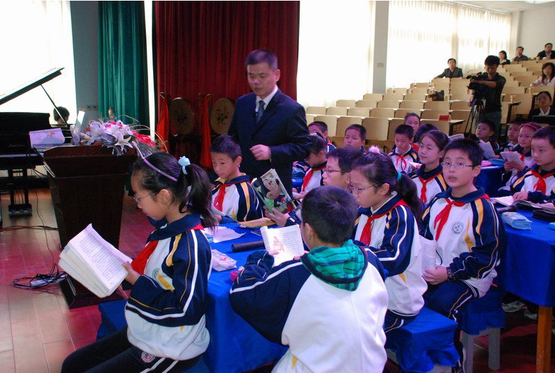 武汉市洪山区鲁巷实验小学图片