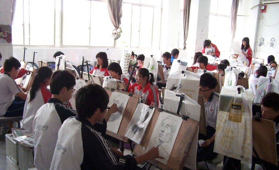 平山县外国语中学图片