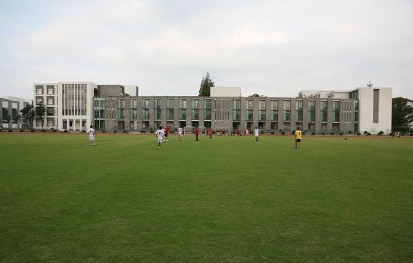 上海市嘉定区震川中学图片