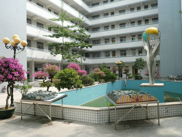 省汕头市澄海区东里镇美园路学校介绍汕头市澄海苏北中学创办于1946年
