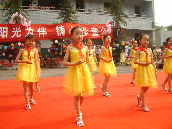 成都市琉璃中心校图片