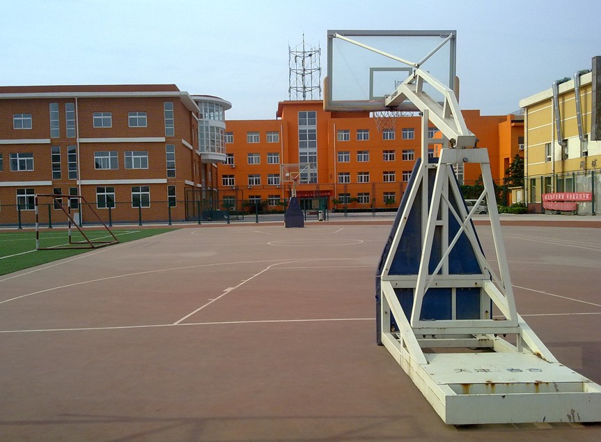 北京市奶子房中学图片